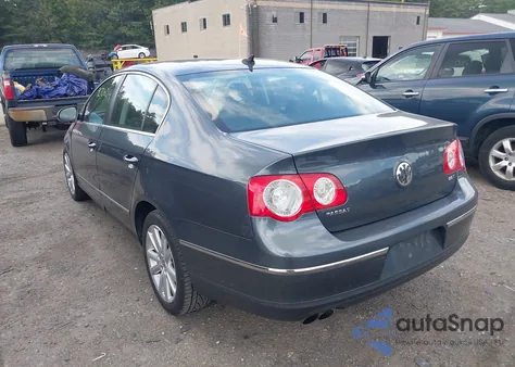 2010 Volkswagen Passat Komfort from USA, damaged, VIN WVWJM7AN0AE101359